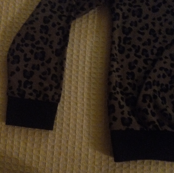 NWT Women's Puma Pull-over Hoodie - Picture 3 of 16